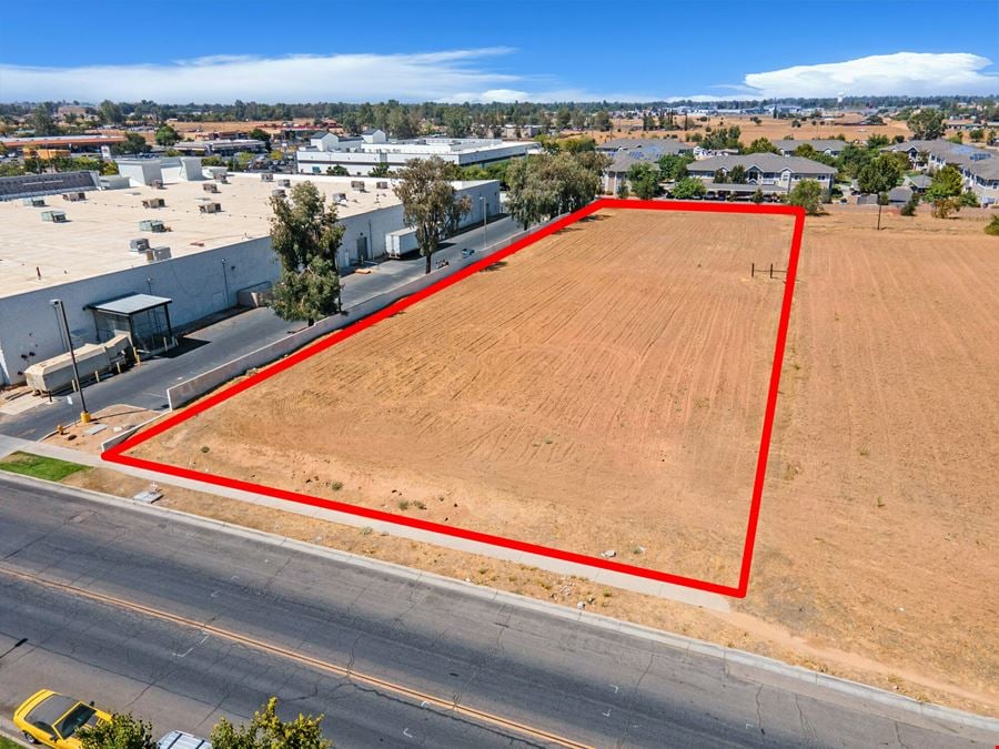 ±1.59 Acres of Prime Retail Land off CA-99 in Madera, CA