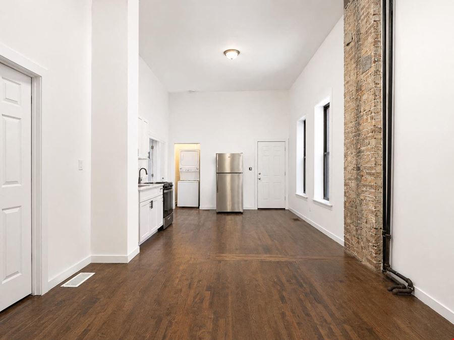 8714 S. Commercial Ave.
