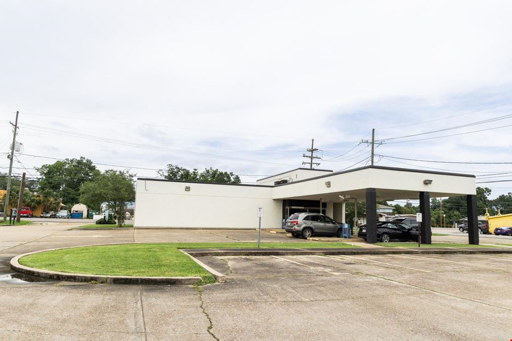 Former Bank Branch on Thibodaux Corner