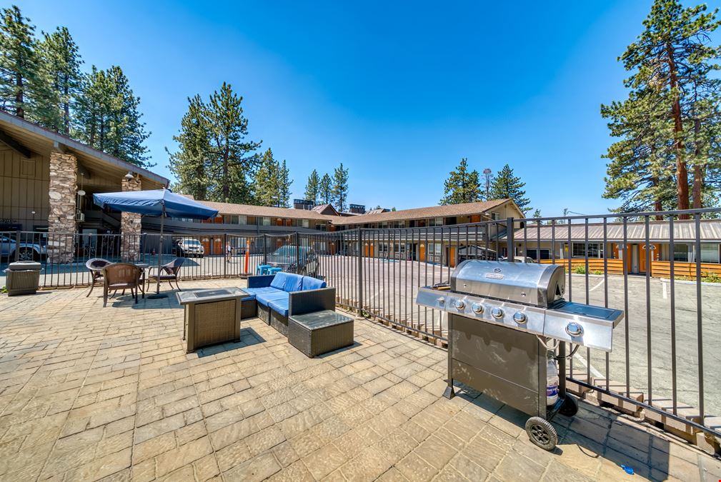 Blue Jay Lodge & Moose and Maple Lodge