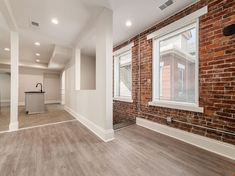 1029-1031 E Livingston Ave