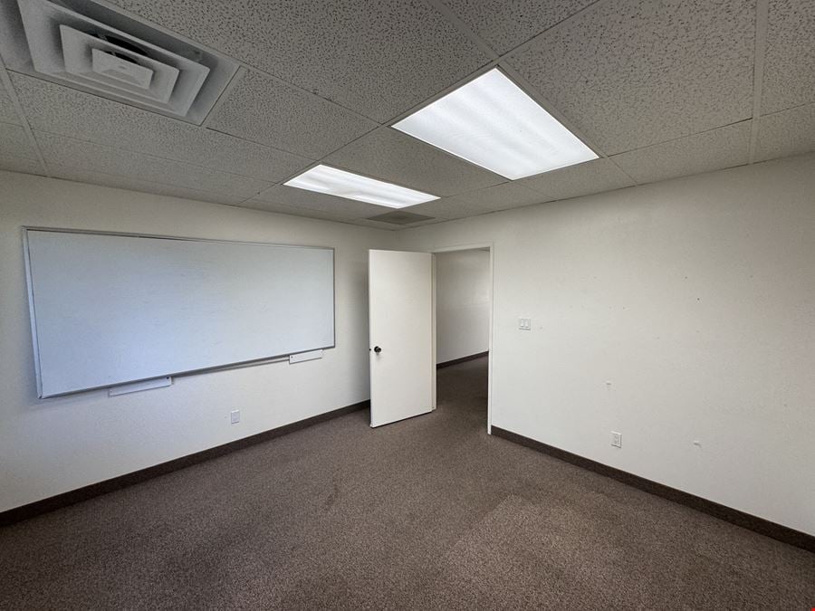 ±936 SF of Professional Office Space Off Shaw Ave