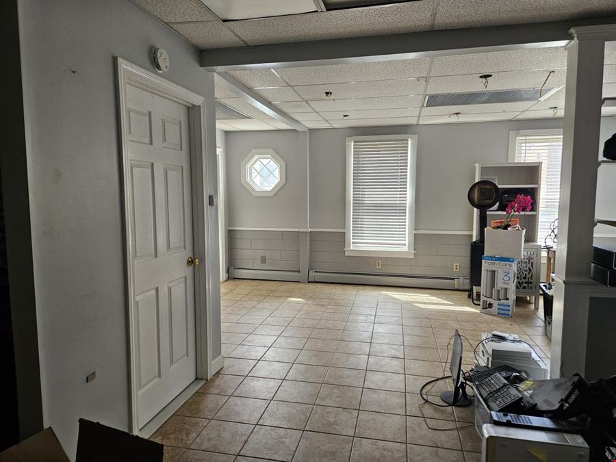 Retail | Single tenant | 1,050 sq. ft.