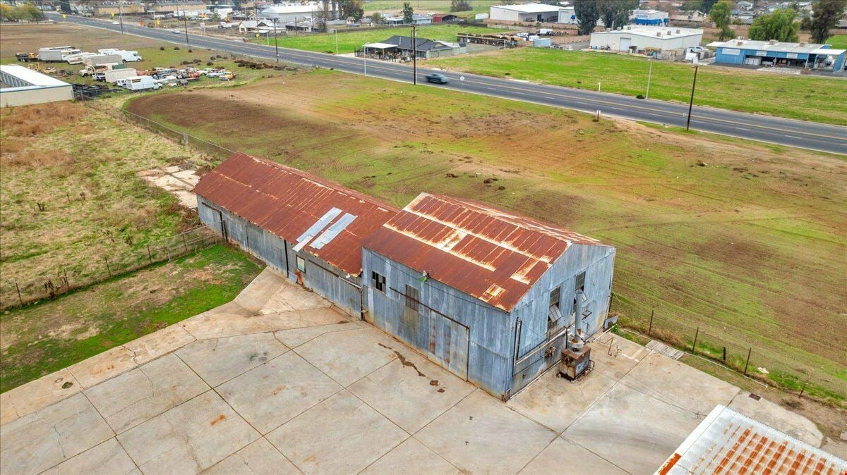 Freestanding Industrial Building on ±1.49 Acres in Porterville