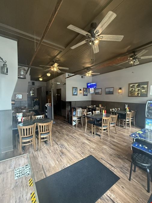 Gar's Lounge