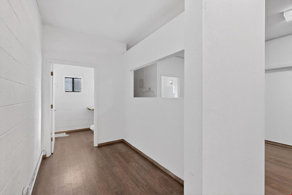 768 SF Retail/Office High Traffic Location