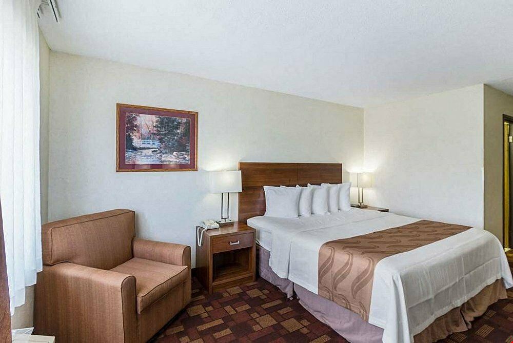Econolodge by Choice Hotels (Combined with Super 8 by Wyndham in Luverne, MN)