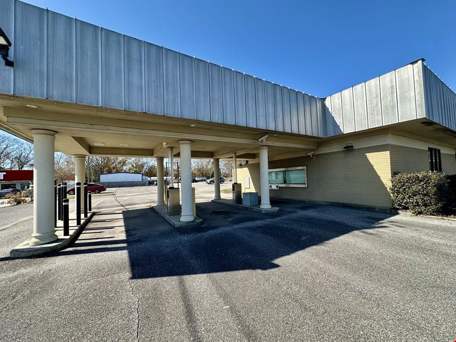 Former Bank Building on US-90