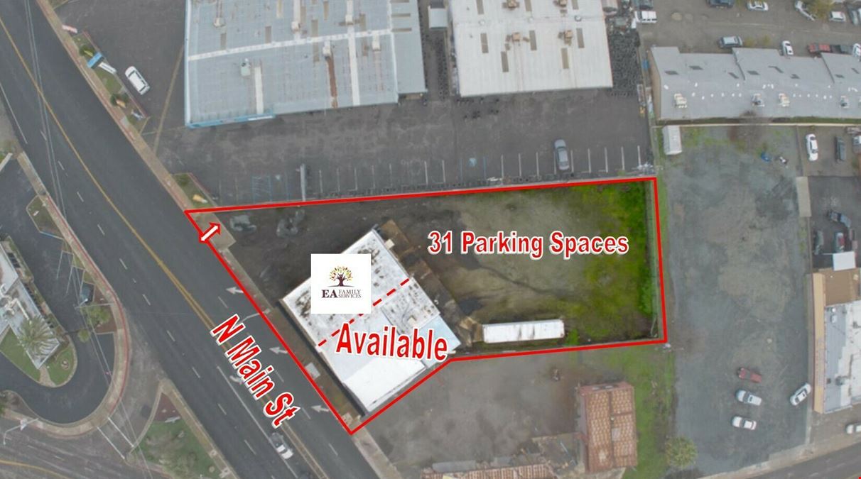 Remodeled High Exposure Retail/Office Building Off Hard Corner