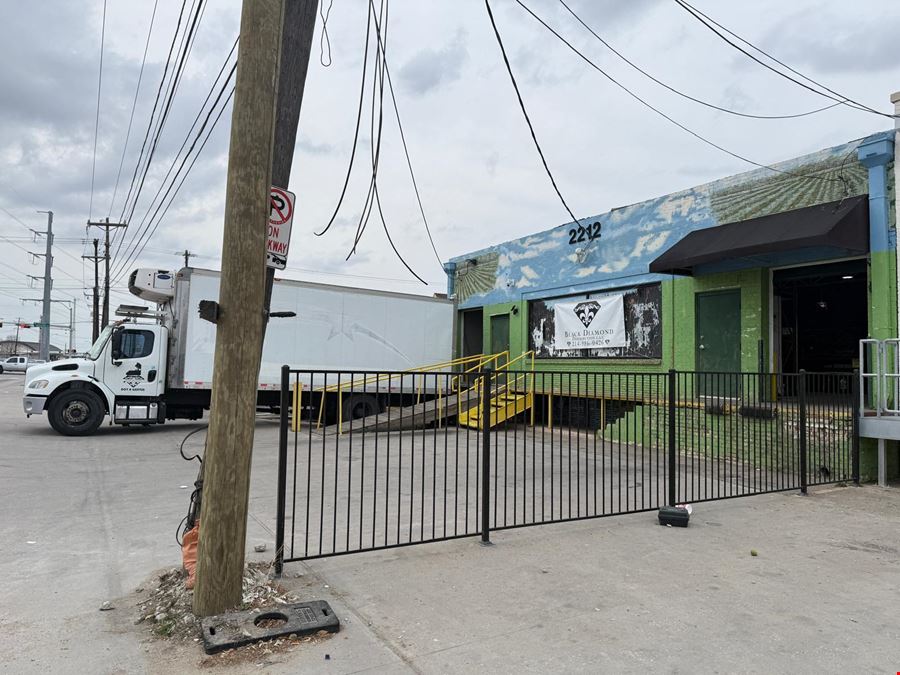 2212 Irving Blvd