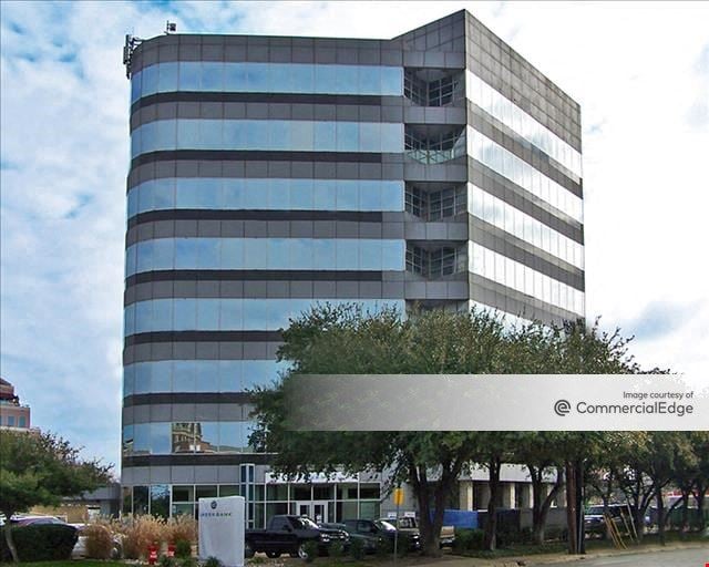 Oak Lawn Plaza