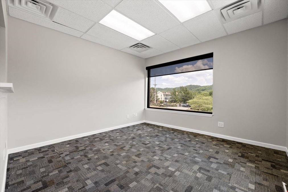 2 Executive Suites 