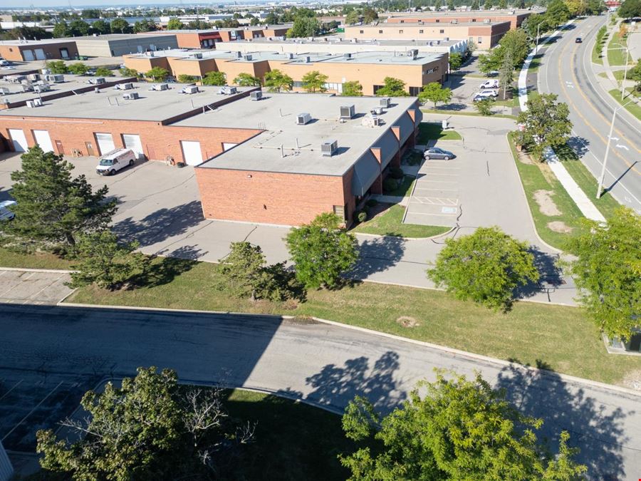 215 Traders Blvd E