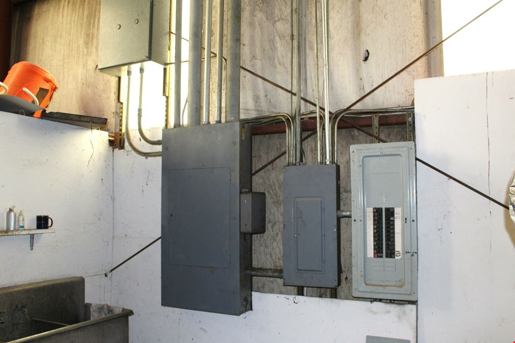 Former AC Designs - 9850 I-55 S.