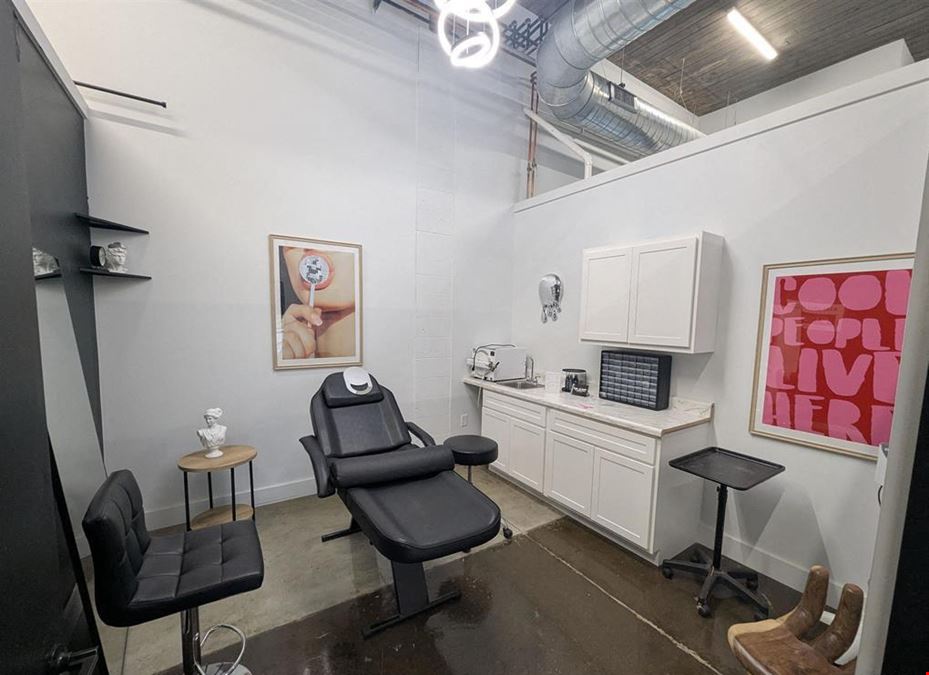 6035 N Knoxville Ave - Suites 103  & 105