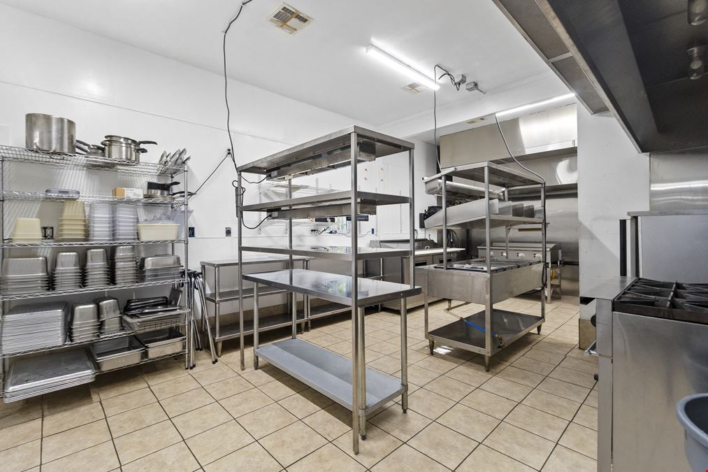 Fully Equipped Second-Generation Restaurant For Sale • High Traffic • Prime Huntsville Location