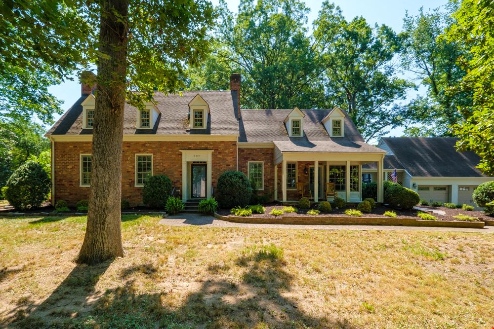 NICE BRICK HOME ON LARGE LOT IN FOREST HILLS SUBDIVISION