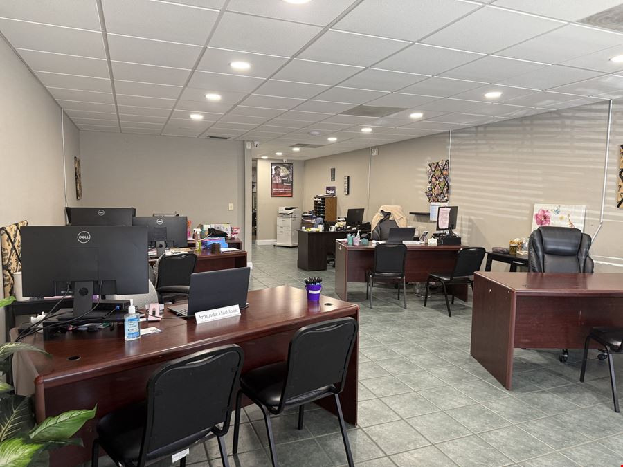 Bell Plaza, Unit 104