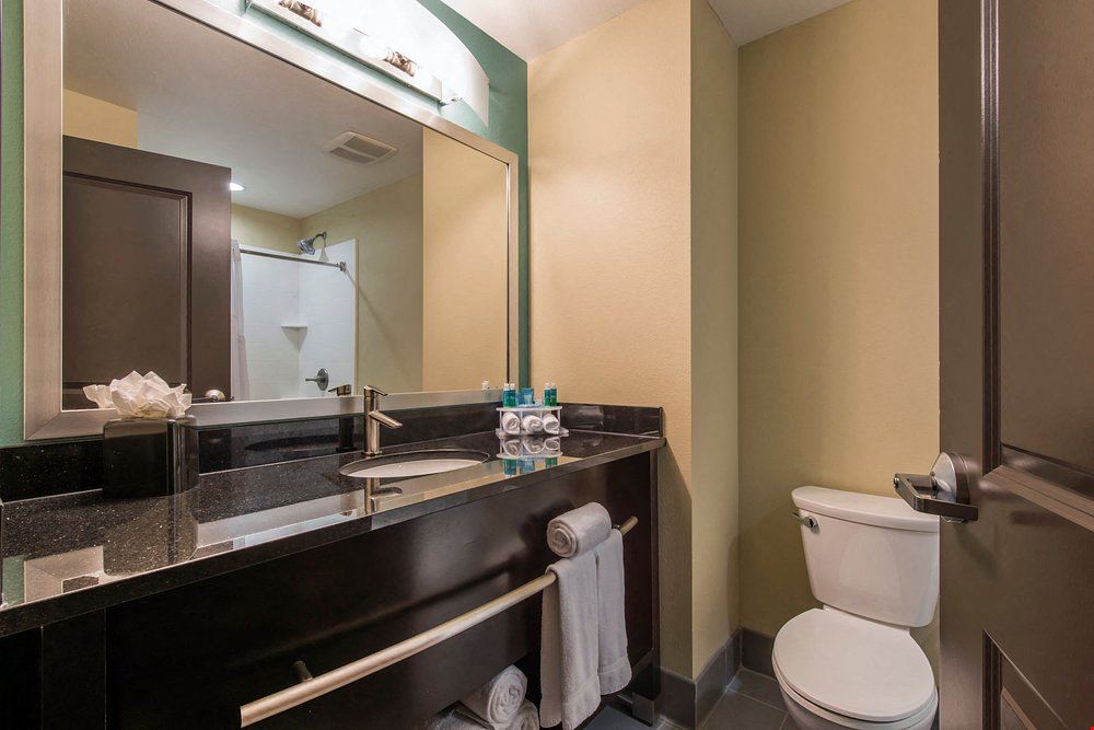 Holiday Inn Express & Suites Colorado Springs Central