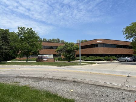 Preview of commercial space at 1990 E. Algonquin Road