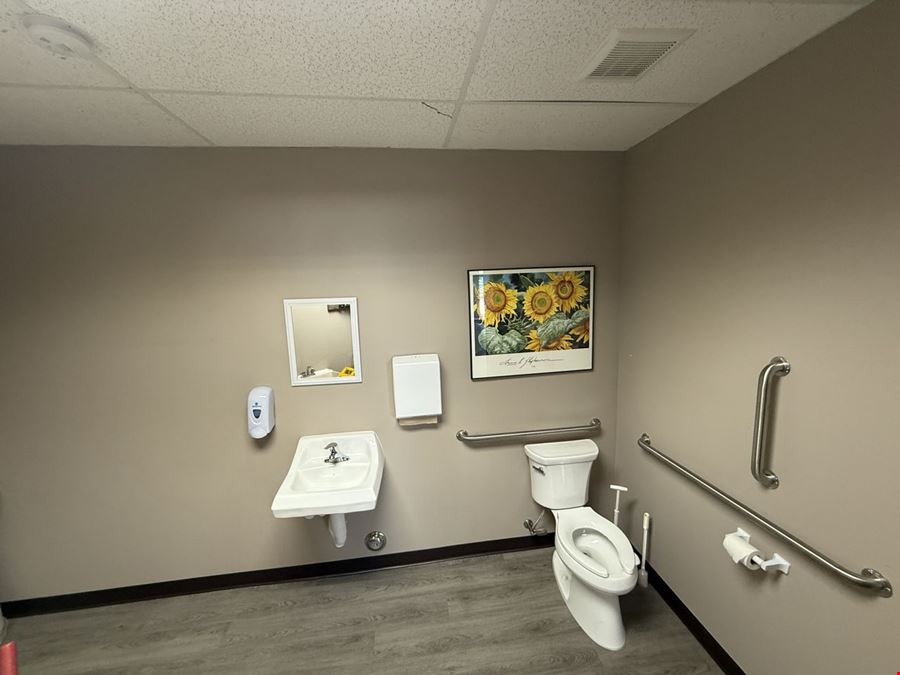 Everette Plaza Retail or Office Suites for Lease