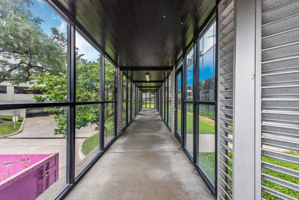 5858 Westheimer Rd
