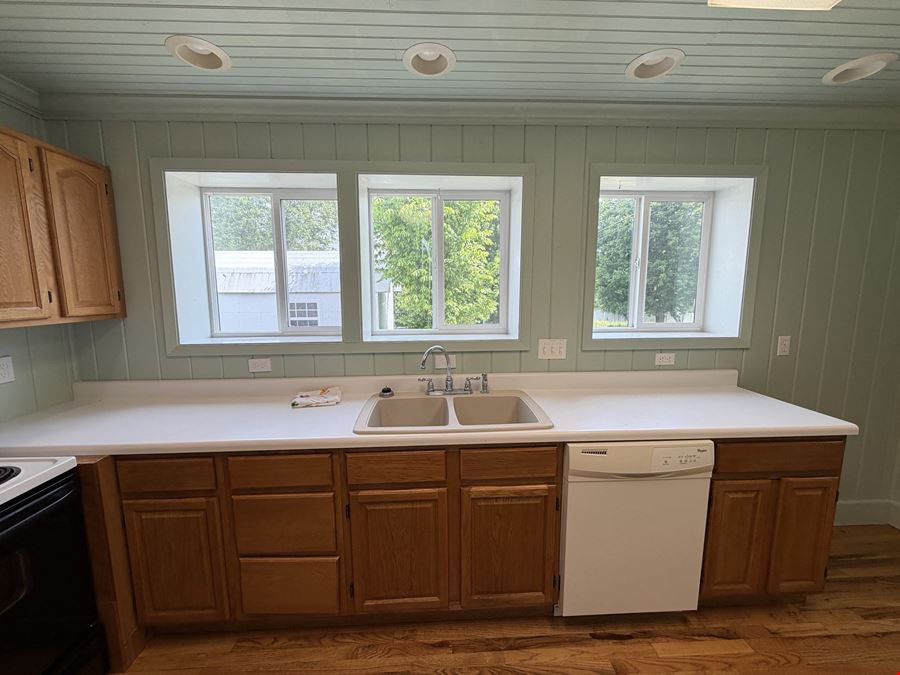 205 S Armstrong Rd