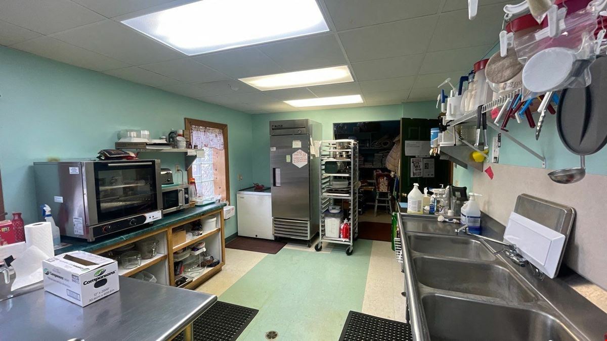 330 2nd St W - Wabasha Eagles Nest Coffee and Quilt Shop For Sale