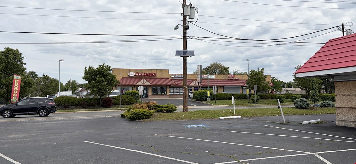 Retail Fast Food Establishment For Sale or Lease