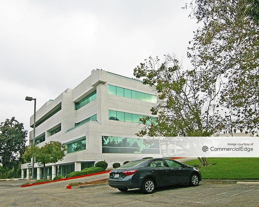 Lyons Plaza