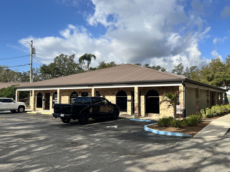 Tiffany Oaks Plaza