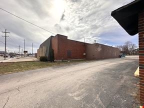 10,028 SF Retail/Office/Warehouse Building For Sale or Lease on South Glenstone