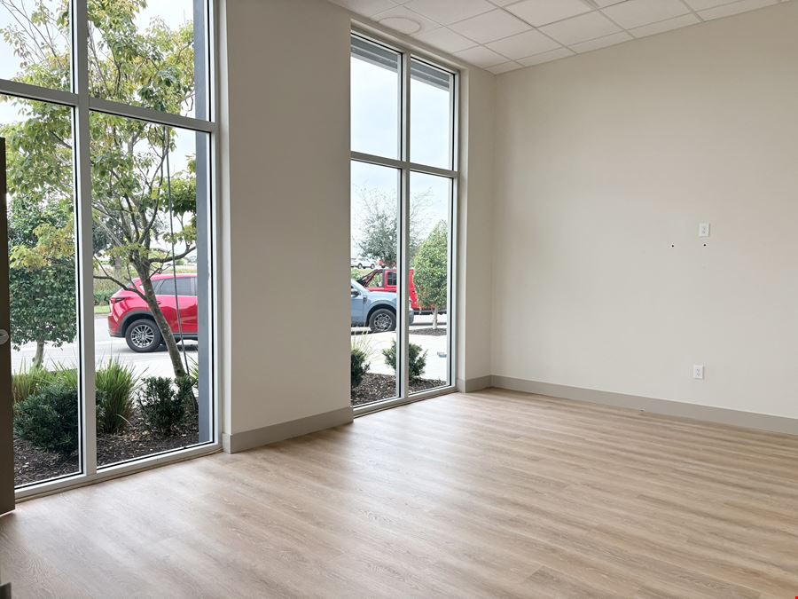 Prime Retail Space In Fruitville Commons