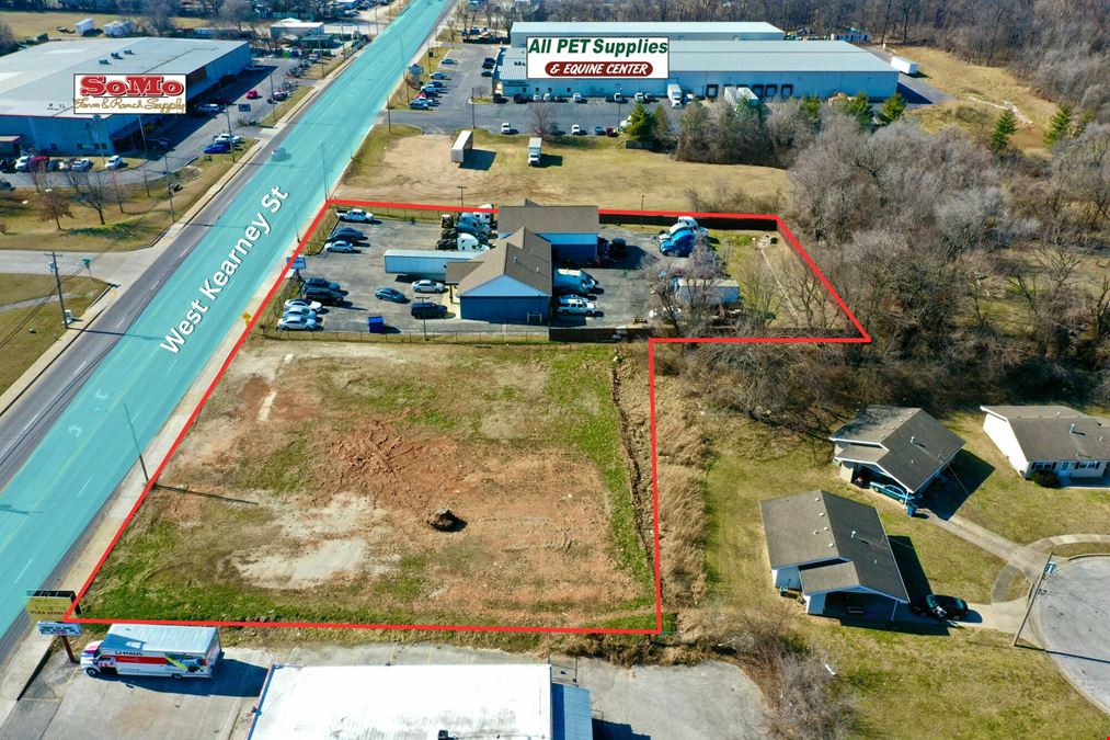 4,512 SF Office / Warehouse Building For Sale with 1.66 Acres near I-44