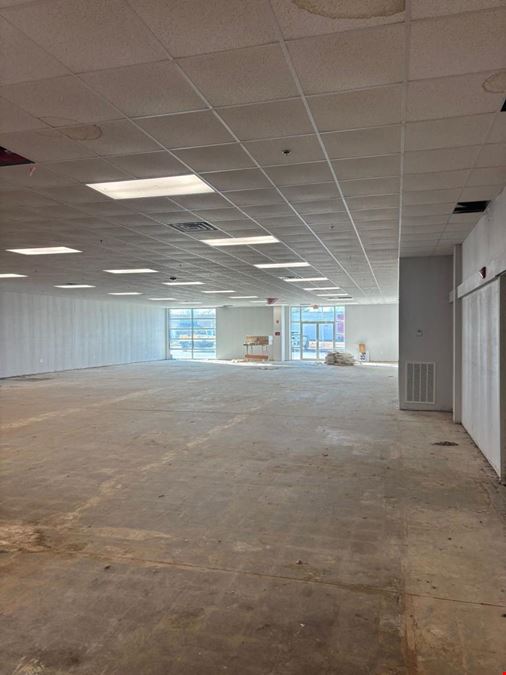 1906 N Main St - Retail