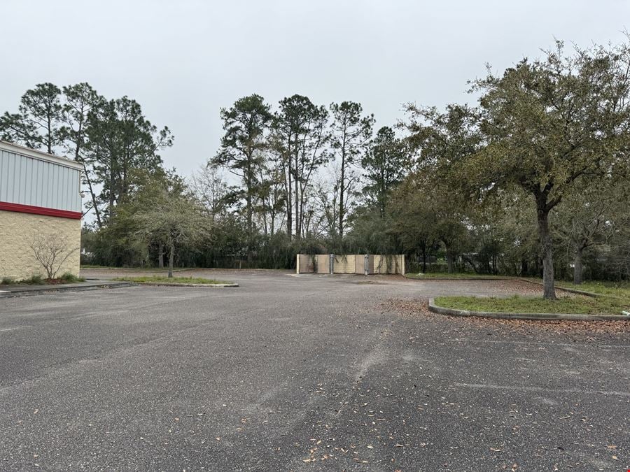 3166 CR 220 - Office/Retail Small Box Bldg