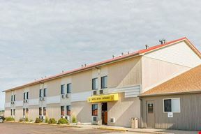 Super 8 by Wyndham (Combined with Econolodge by Choice Hotels in Luverne, MN)