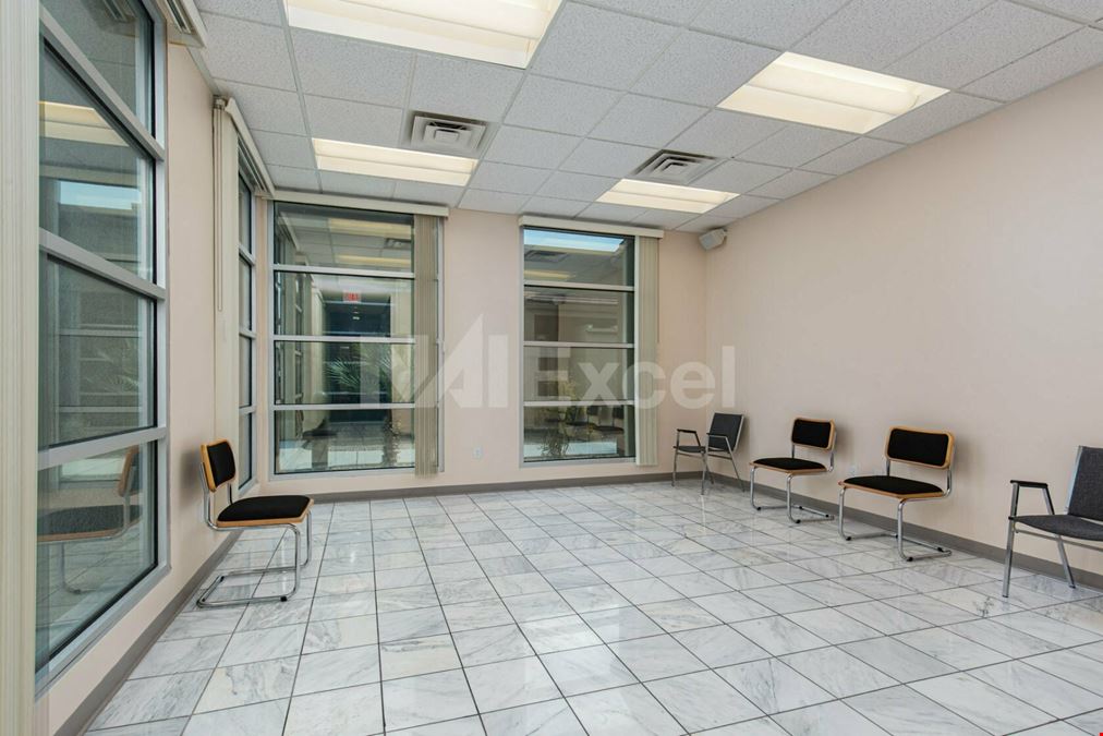1669 W Horizon Ridge Pkwy Ste 100