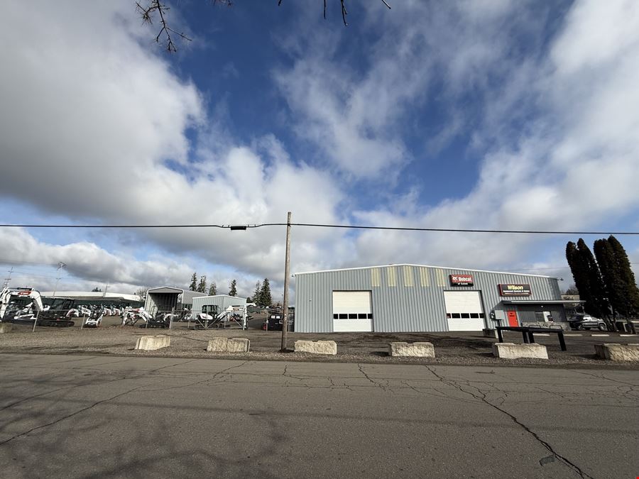 Claxter Warehouse With Yard