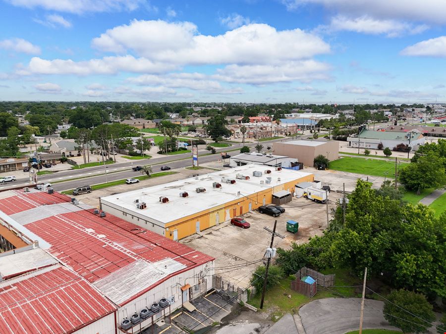 Endcap Retail Space on Williams Blvd