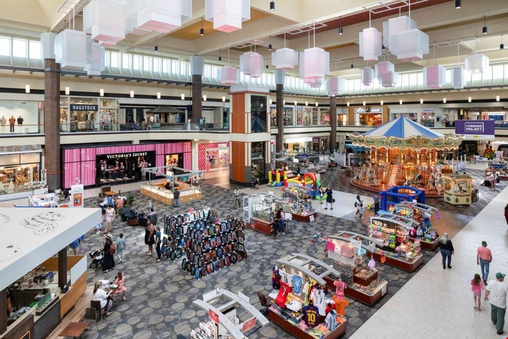 $4.5M NOI I 96% Occupied Power Center I Maplewood Mall