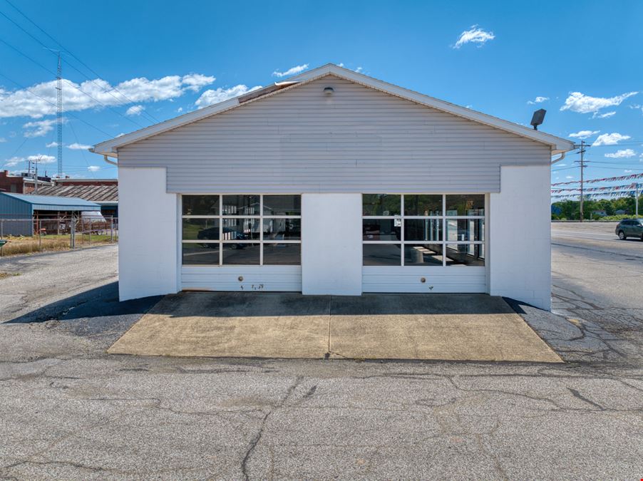 100 W 3rd Street - Corner Lot