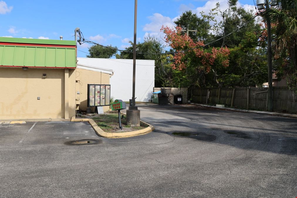 Aloma Ave Fast-Food Restaurant
