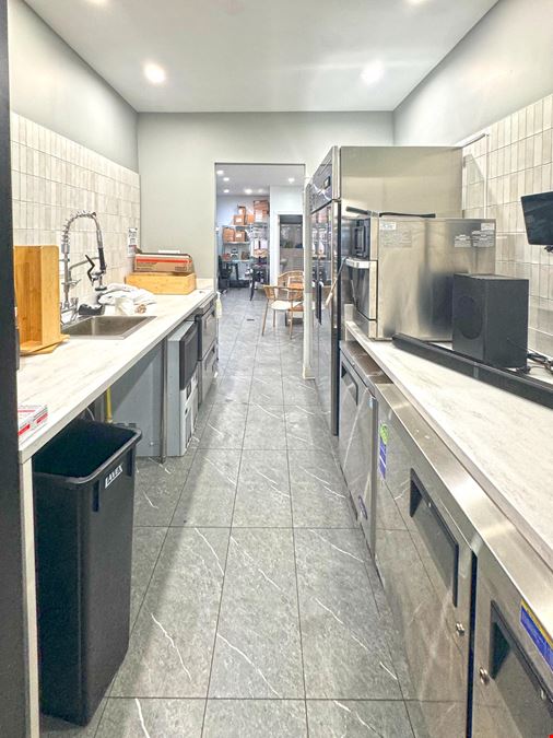 600 SF | 58 West 8th Street | Turnkey Space with Basement & Glass Frontage for Lease