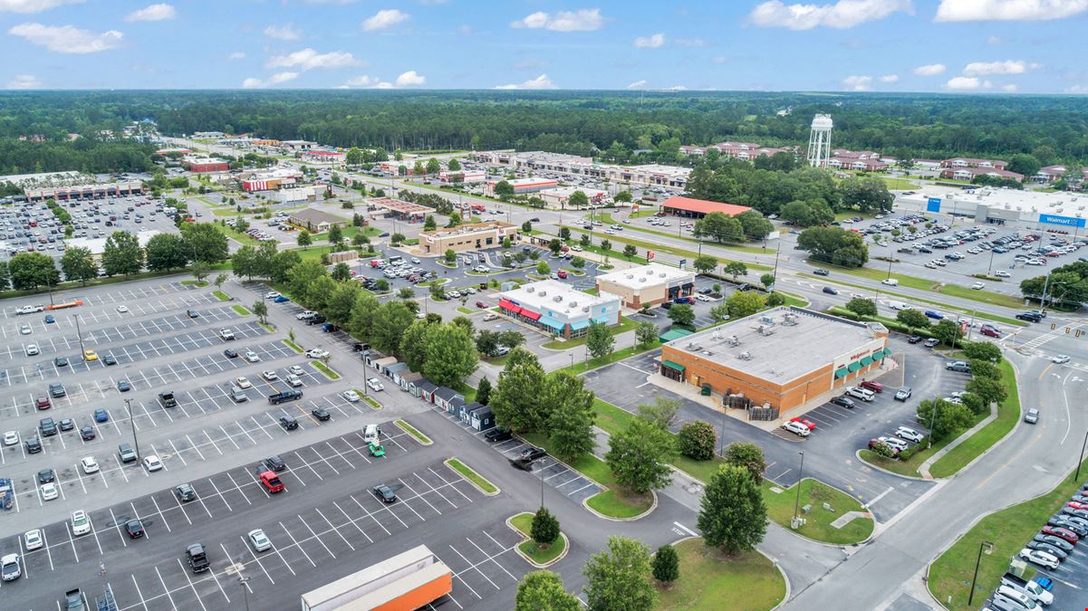 3,617 SF Retail Space | Anchored by Lowes | 36.2K VPD
