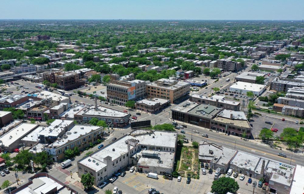 Lincoln Square | 1,169 SF Inline Retail Space For Lease