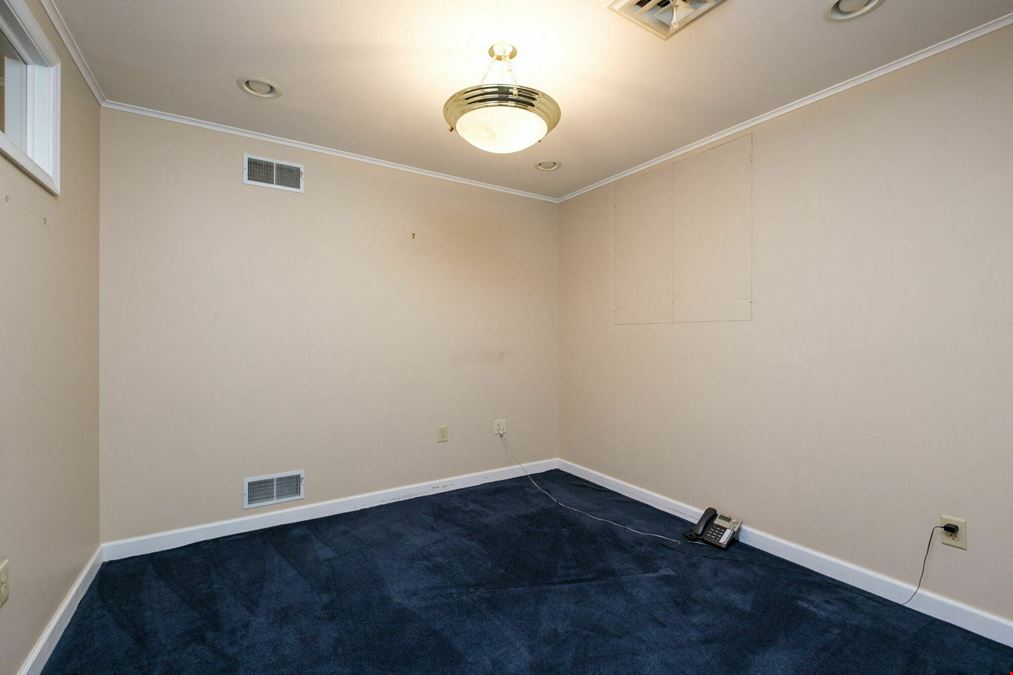 PROFESSIONAL OFFICE SPACE AVAILABLE IN WOODSTOCK, VA