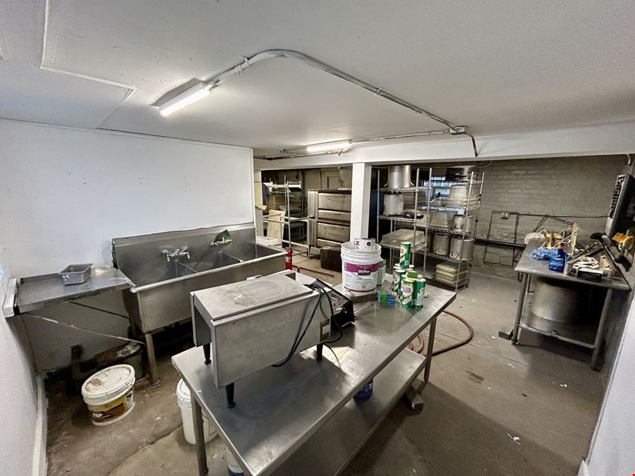 3400 W Evergreen - 2nd Gen. Restaurant Space - 2,000 SF