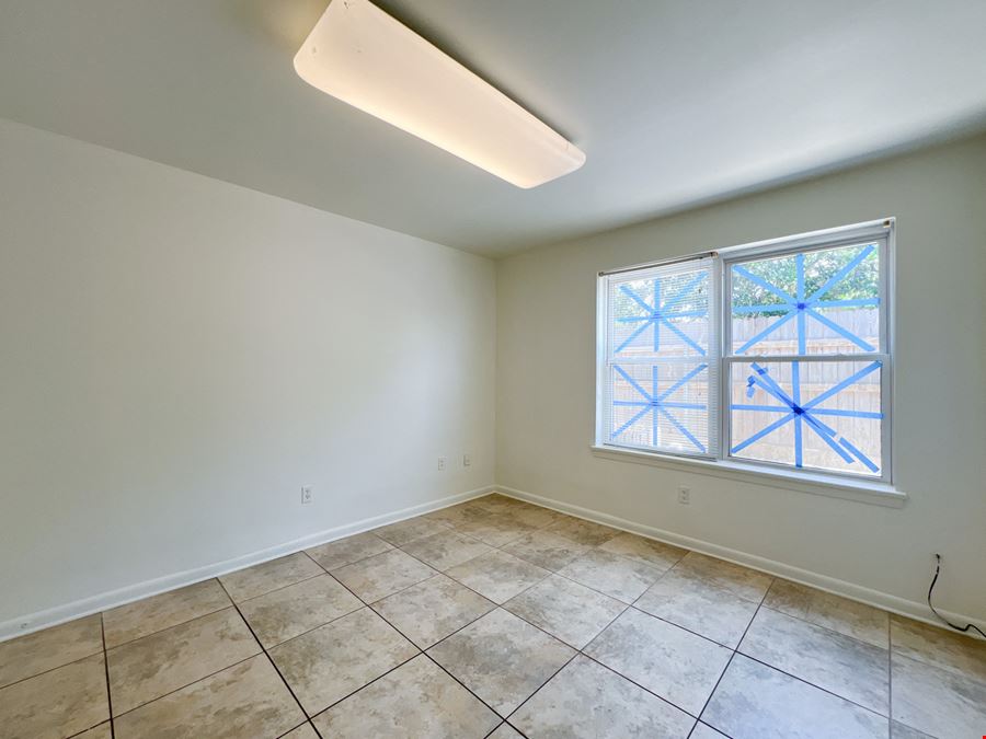 ±900 SF Metairie Office Near Lakeside Shopping Center
