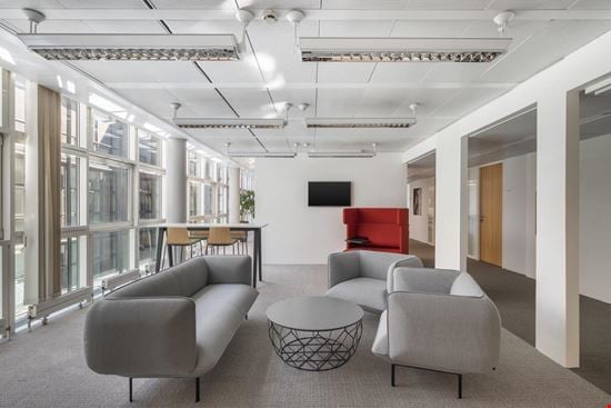 HQ - 33 W Franklin St